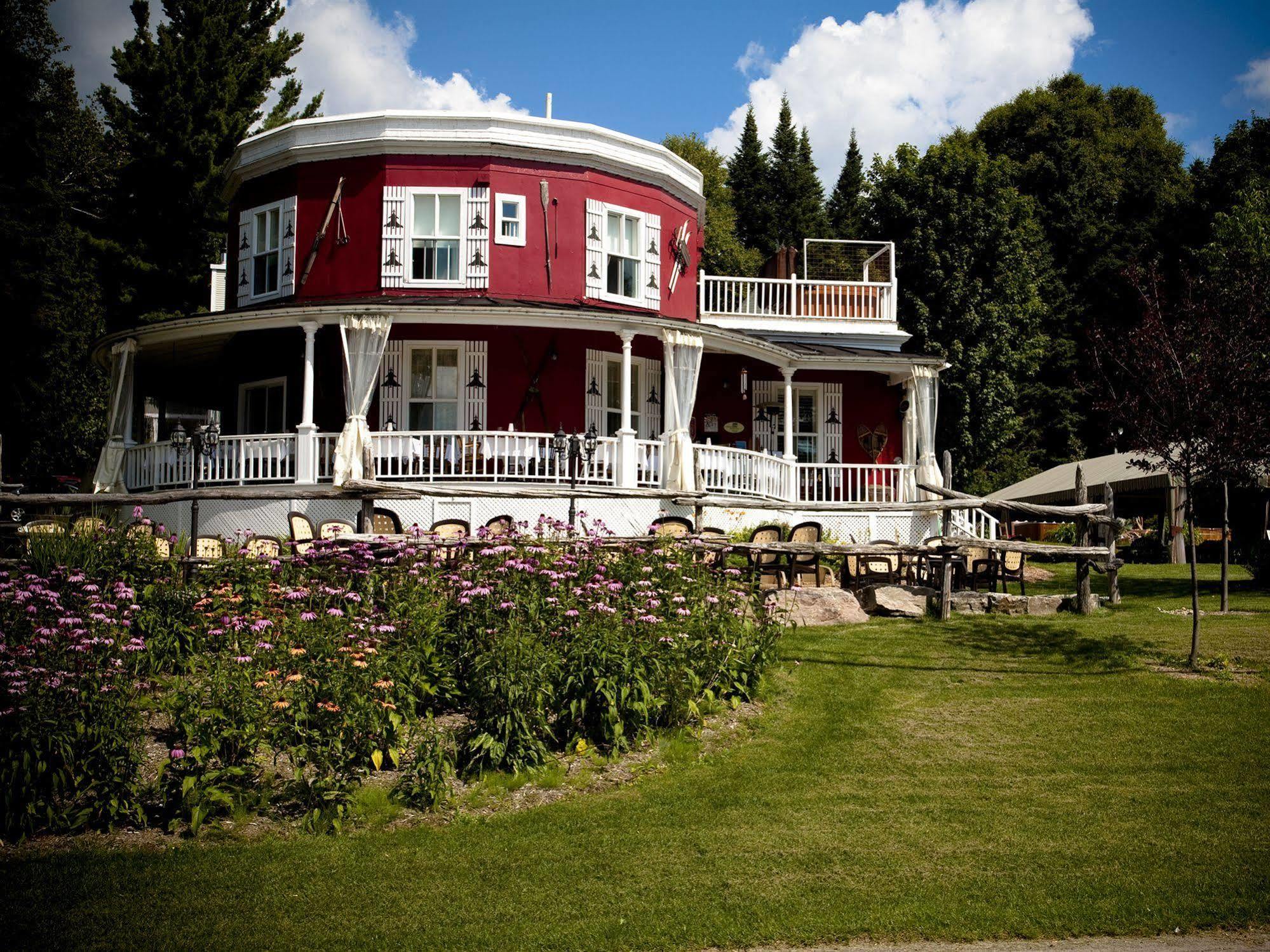 Auberge De La Tour Du Lac Sainte-Agathe-des-Monts Eksteriør billede
