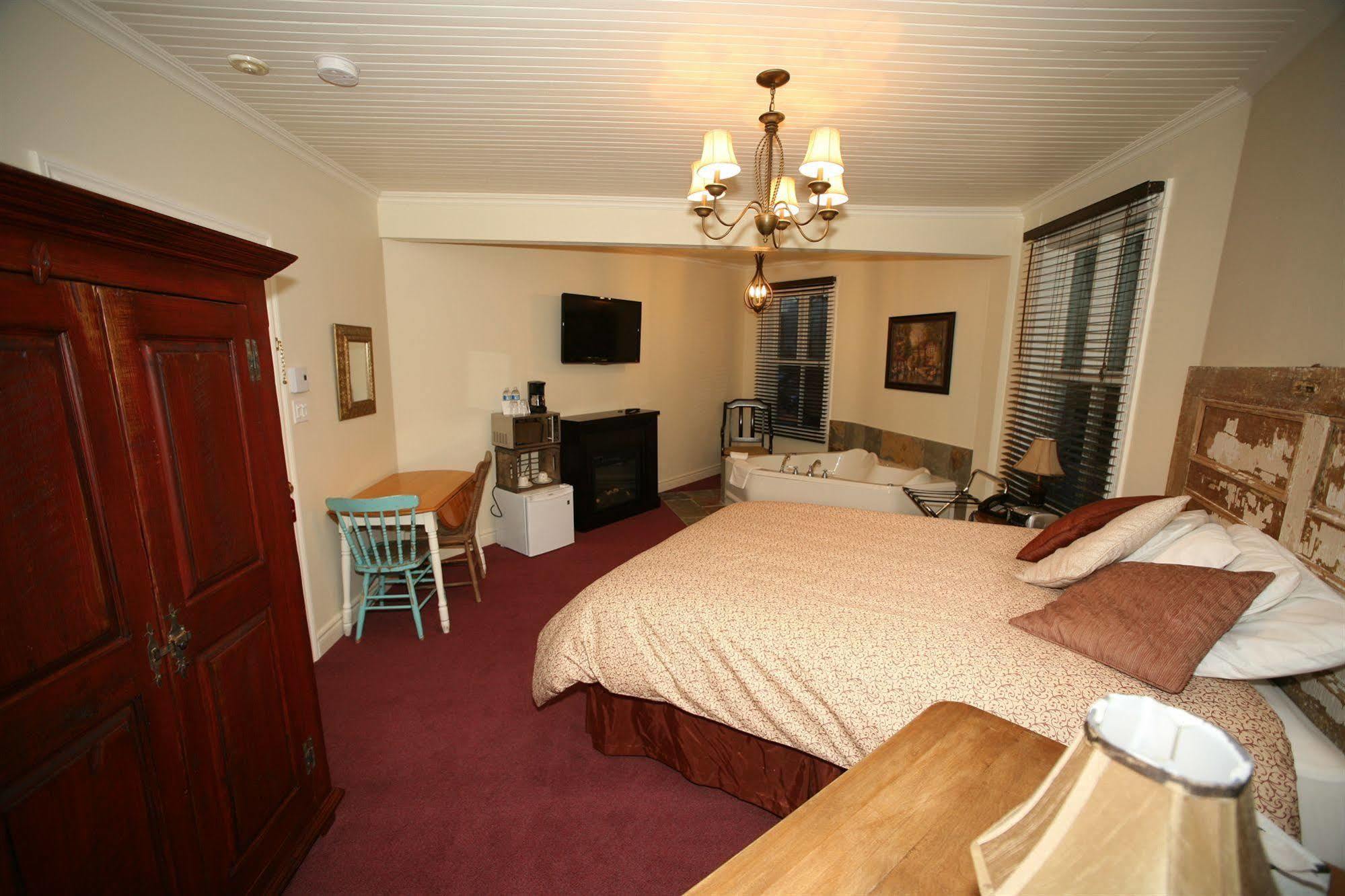 Auberge De La Tour Du Lac Sainte-Agathe-des-Monts Eksteriør billede